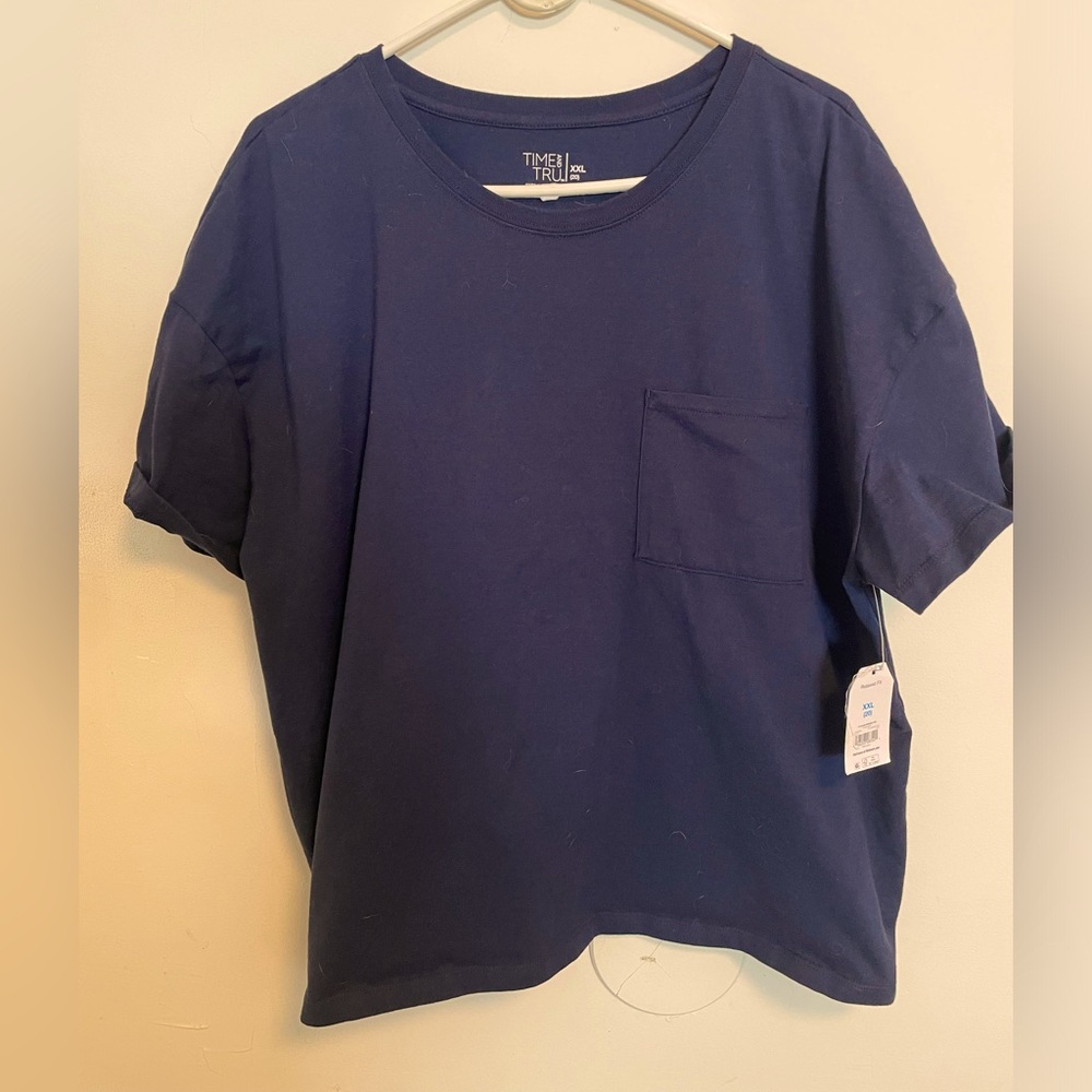 Woman’s basic tee with pocket size XXL brand new w tags